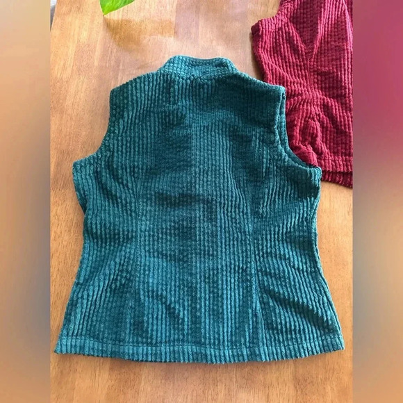 Woolrich Ladies Pair of Vests (2) Size Large. Blue and Red - Picture 6 of 13